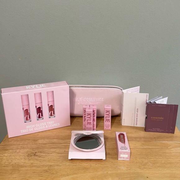 Kylie Cosmetics by Kylie Jenner Bundle